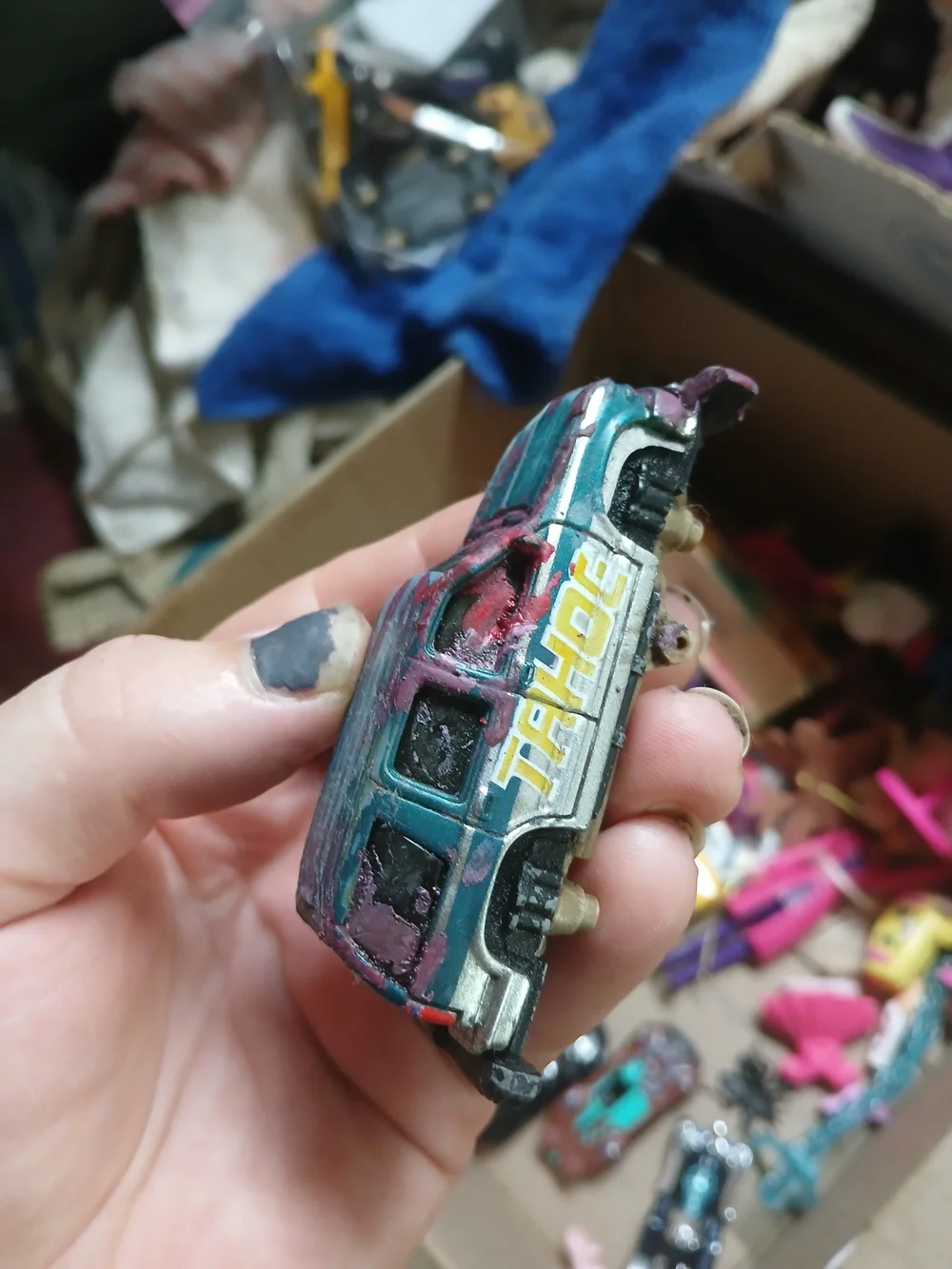 1997 Chevy Tahoe die-cast model, Matchbox in a 1:64 Missing Tires Painted